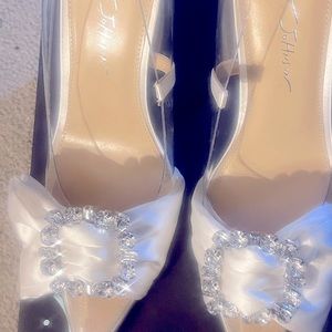9 Ivory Moxie Betsy Johnson Heels